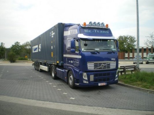 UNTRR: Transportatorii care tranzitează Franţa şi Belgia ar putea mări tarifele